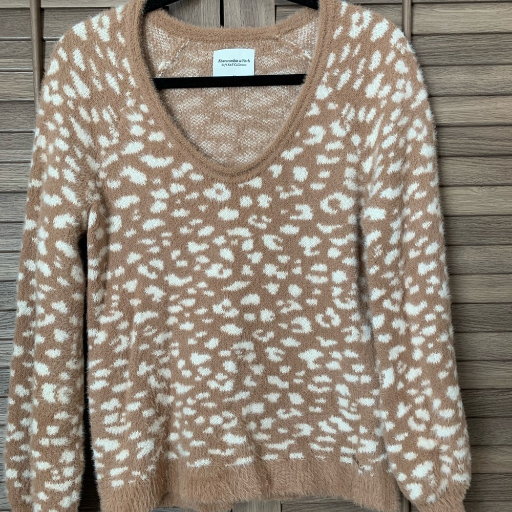 Abercrombie & Fitch Soft Collection V Neck Cheetah Sweater Medium